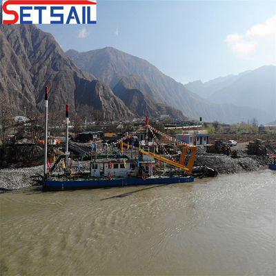 Flujo de agua de 5000 metros cúbicos Motor diesel Cortador de succión Barco de arena de dragado para barro de río