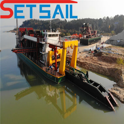 Barco de dragado de tipo Cummins con motor diesel en buen estado y longitud total de 17-50 metros