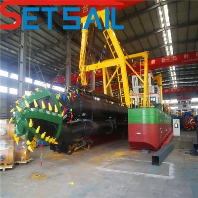 Barco de dragado de tipo Cummins con motor diesel en buen estado y longitud total de 17-50 metros