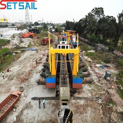 Excavadora de succión con motor Cumins y capacidad de 500 metros cúbicos