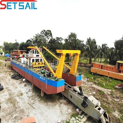 Excavadora de succión con motor Cumins y capacidad de 500 metros cúbicos