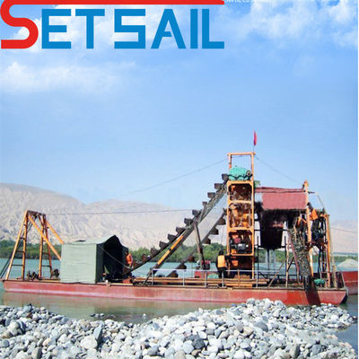 Dredger de minería de oro y diamantes con una cadena de cubos dentro de los conjuntos de generadores de motores diesel